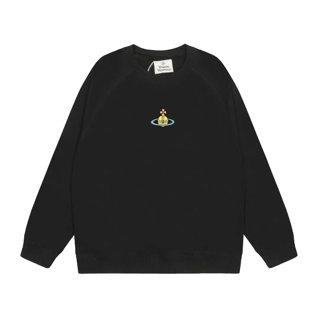 VIVI70# "Exclusive hot style" vivienne west wood West Queen Vivienne Saturn classic winning round neck sweatshirt 2024 top hot style No need to say more, directly open the details YB mold opening Correct overlock neckline details ⚠️The authentic product is the overlock threaded collar without a collar strip. Our family only makes the right version. We are careful to make sure that the first release of the Queen Mother on the whole network is correct. The full range of correct accessories and every detail is completely restored. Straight up to full Size: XS-L